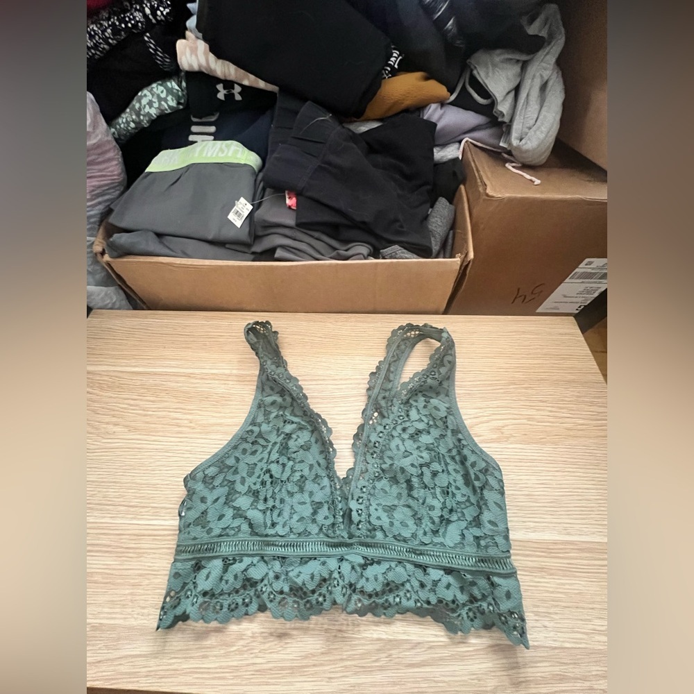 Victoria’s Secret - Lace Plunge V-Neck Bralette in Green